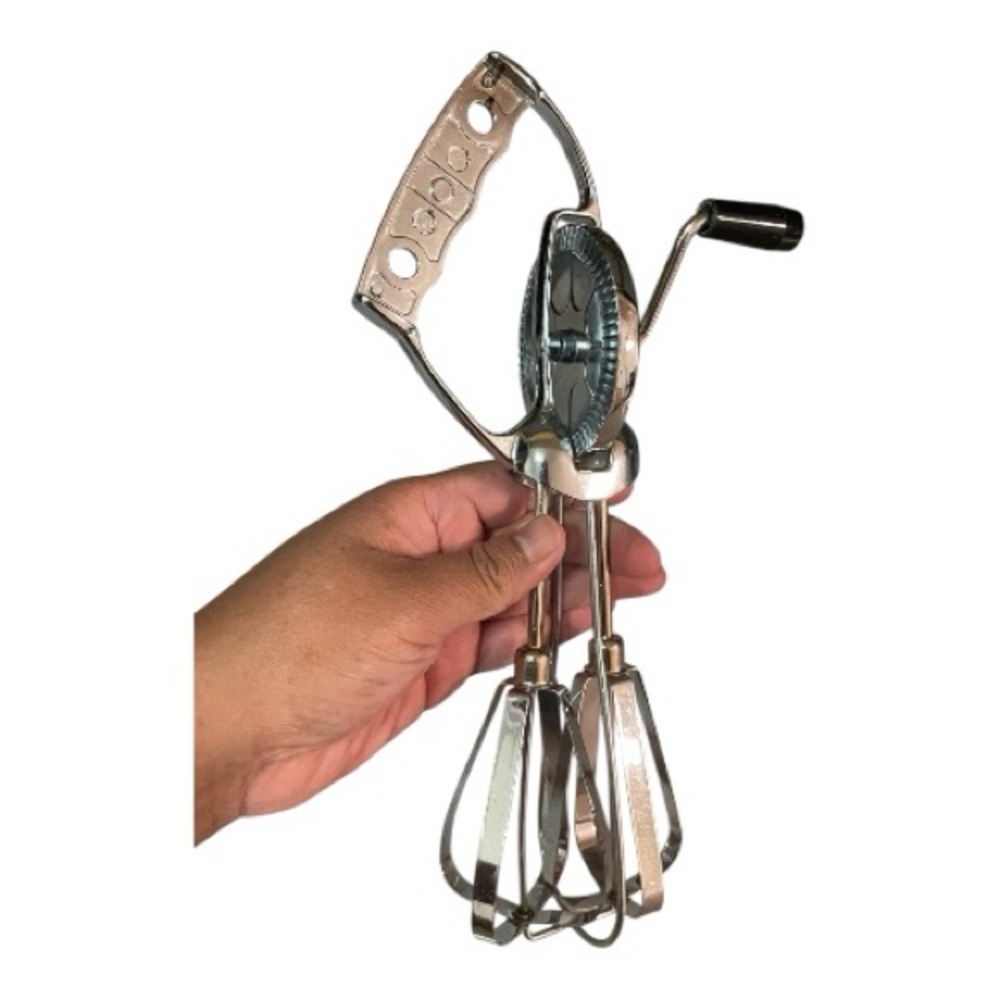 •Vintage Handheld Egg Beater